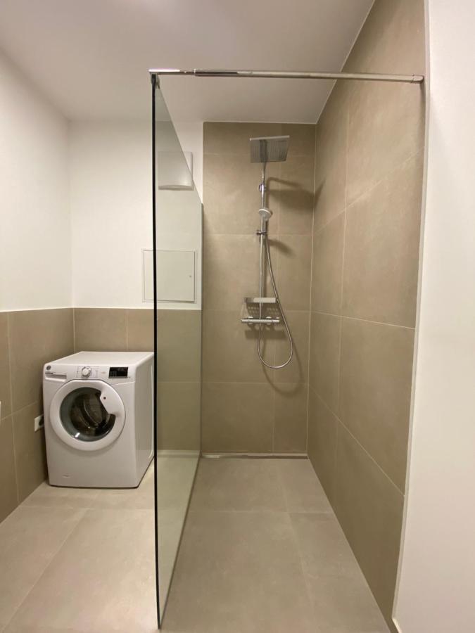Modern Studio Gardenia_Gartenwohnung Alte Donau Wina Bagian luar foto