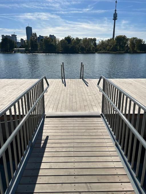 Modern Studio Gardenia_Gartenwohnung Alte Donau Wina Bagian luar foto