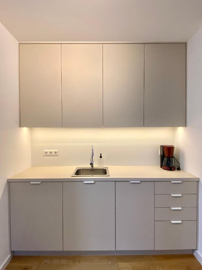 Modern Studio Gardenia_Gartenwohnung Alte Donau Wina Bagian luar foto