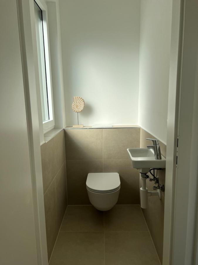 Modern Studio Gardenia_Gartenwohnung Alte Donau Wina Bagian luar foto